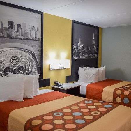 Super 8 Downtown Raleigh Motel Екстериор снимка