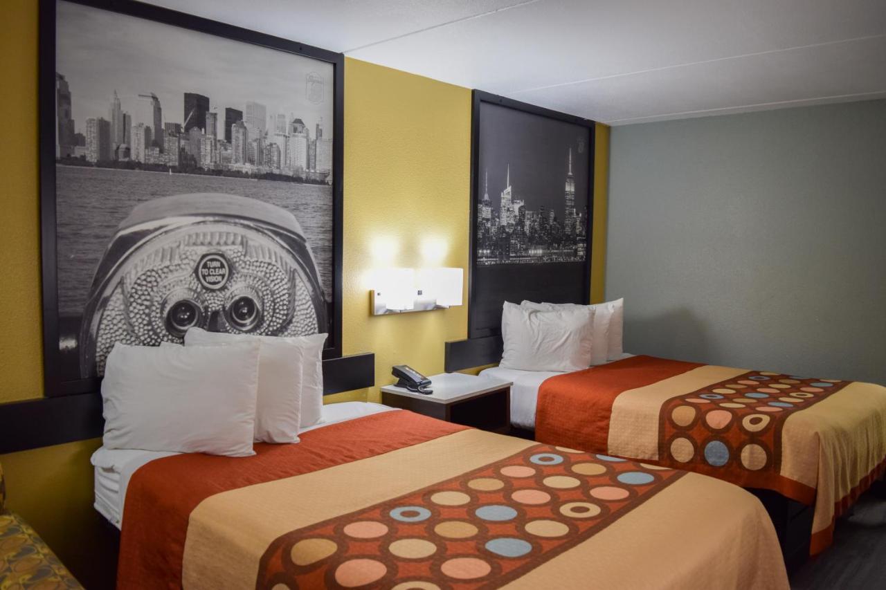 Super 8 Downtown Raleigh Motel Екстериор снимка