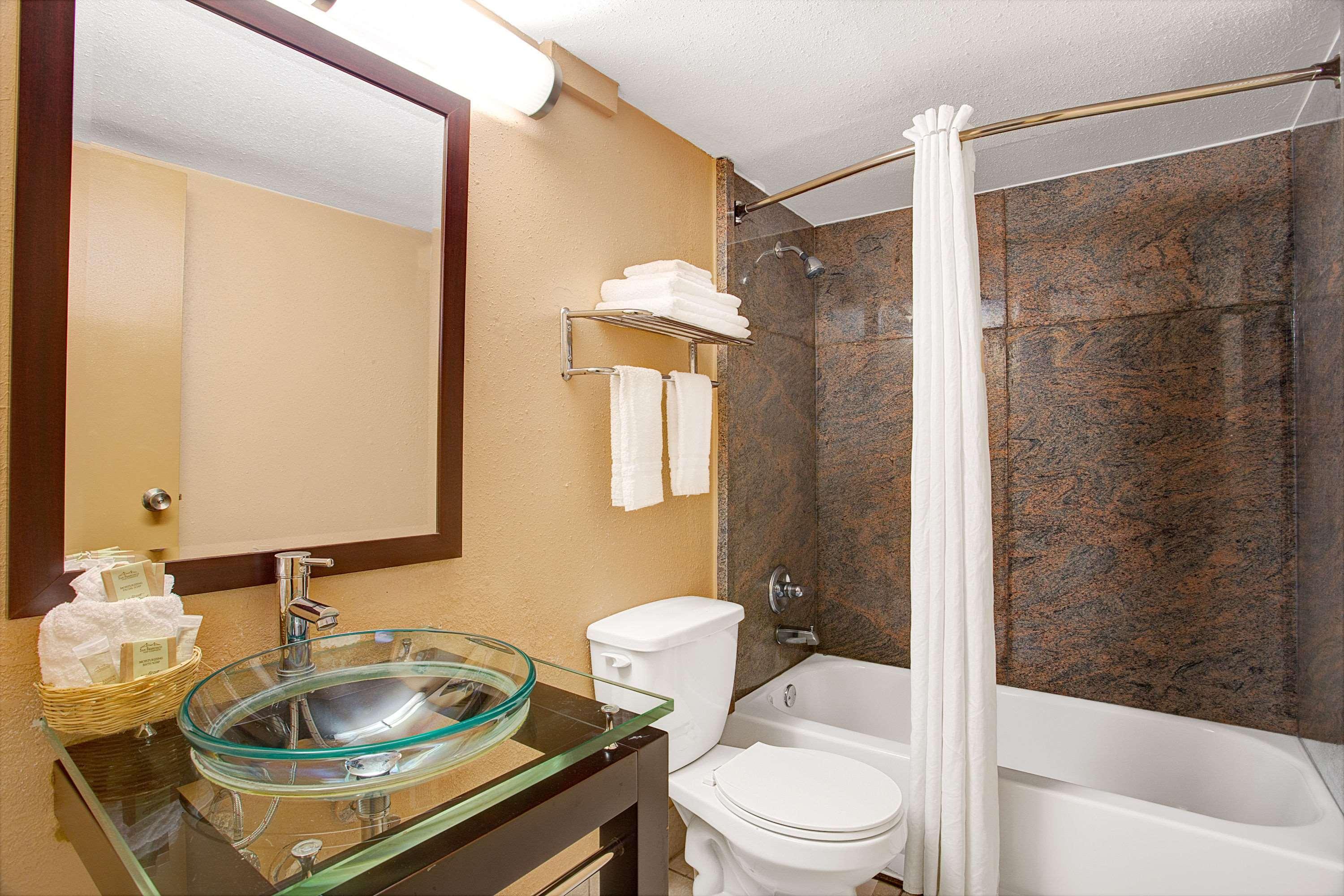 Super 8 Downtown Raleigh Motel Екстериор снимка