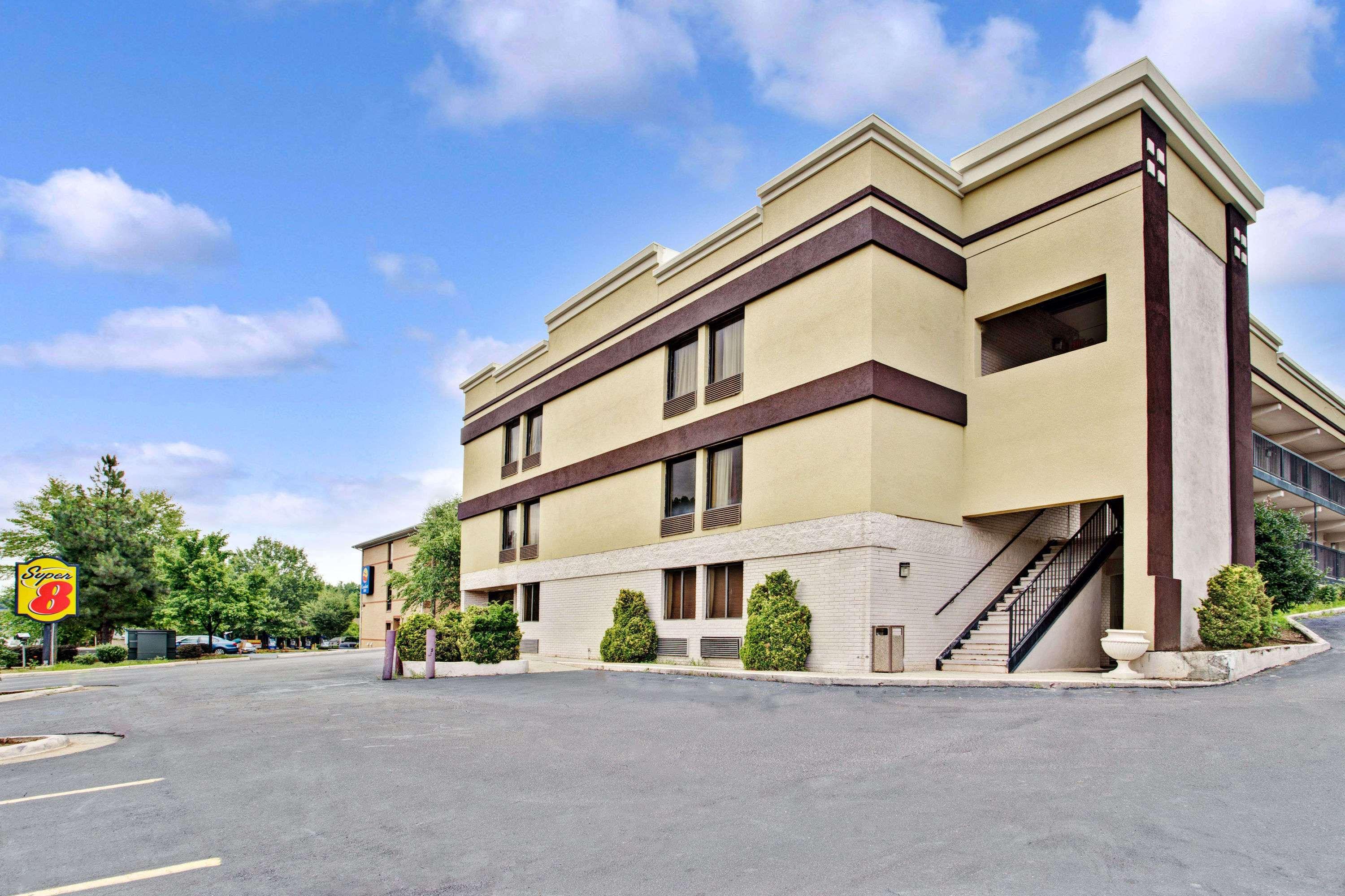 Super 8 Downtown Raleigh Motel Екстериор снимка