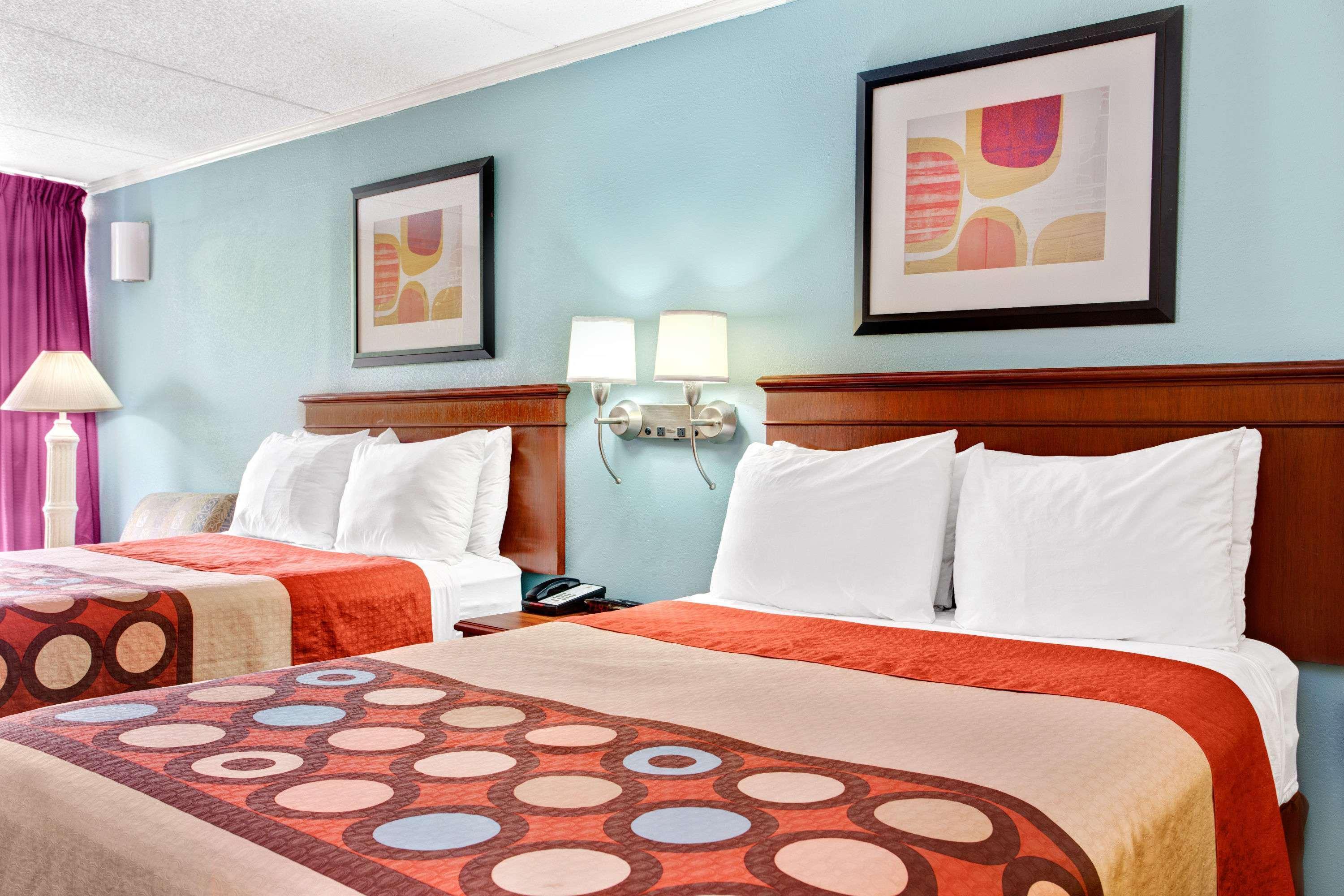 Super 8 Downtown Raleigh Motel Екстериор снимка