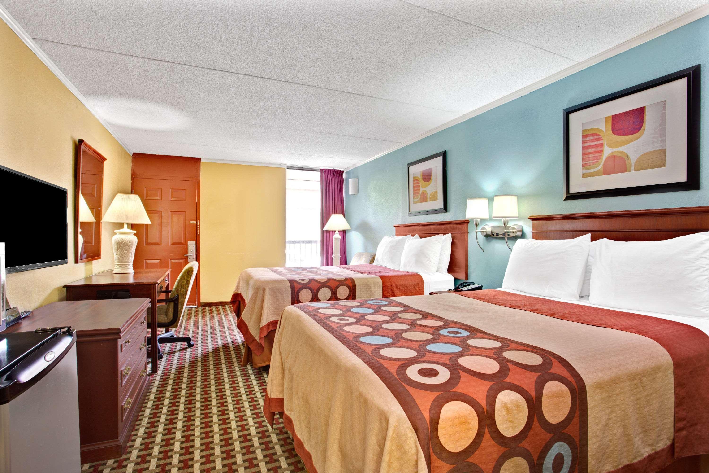 Super 8 Downtown Raleigh Motel Екстериор снимка