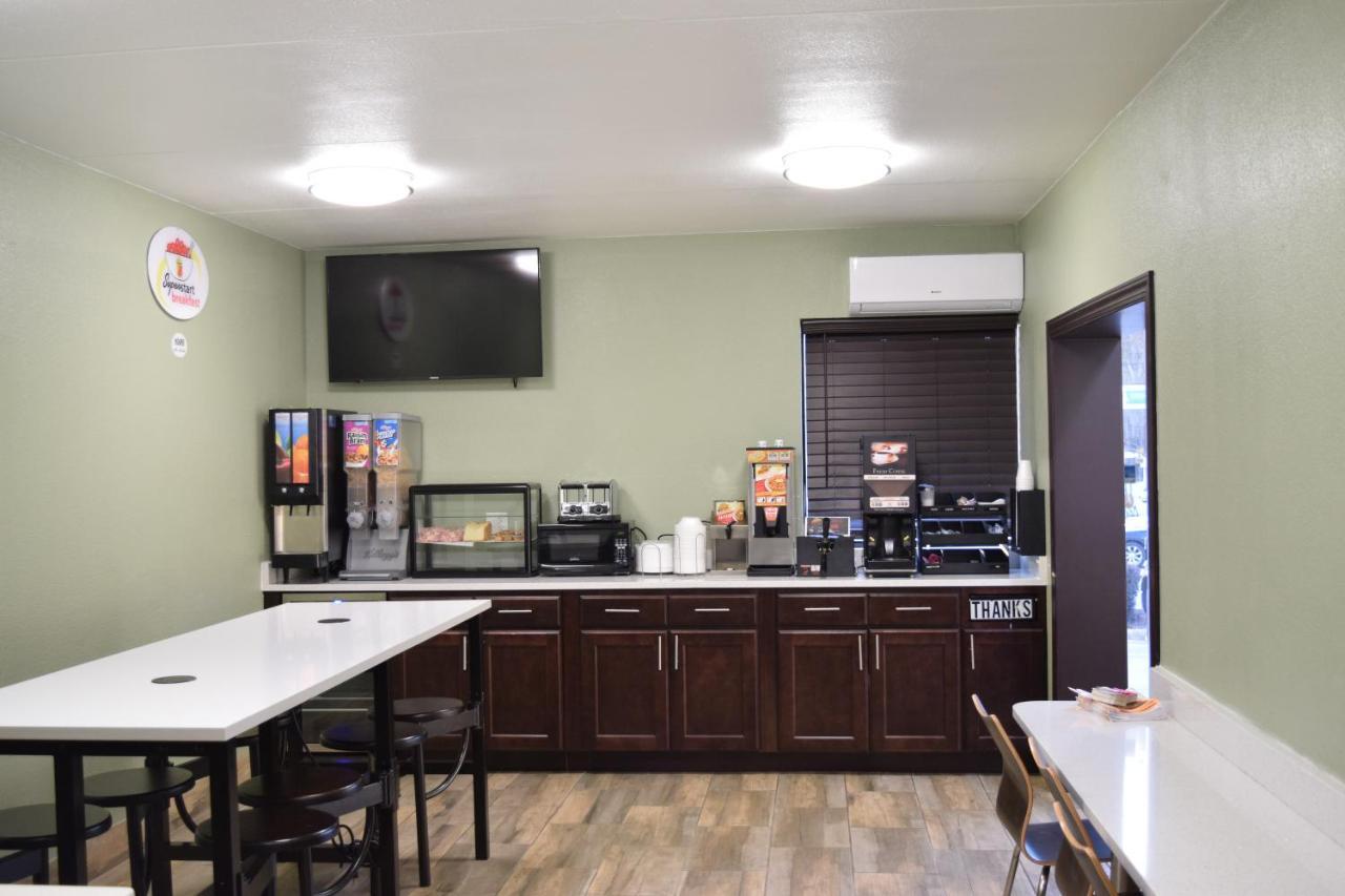 Super 8 Downtown Raleigh Motel Екстериор снимка