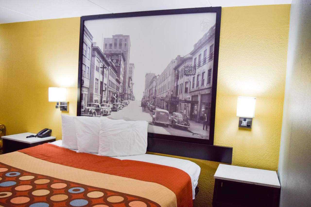 Super 8 Downtown Raleigh Motel Екстериор снимка