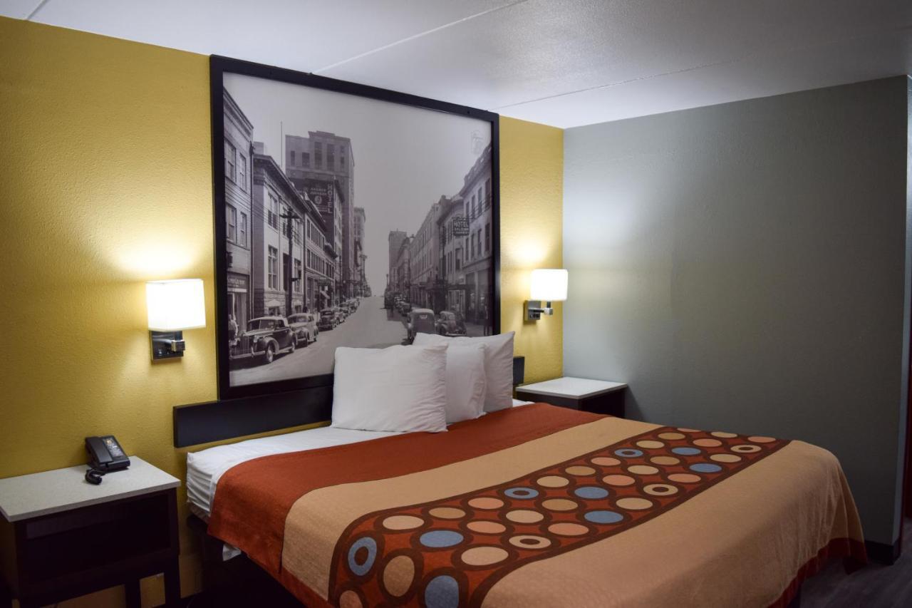 Super 8 Downtown Raleigh Motel Екстериор снимка